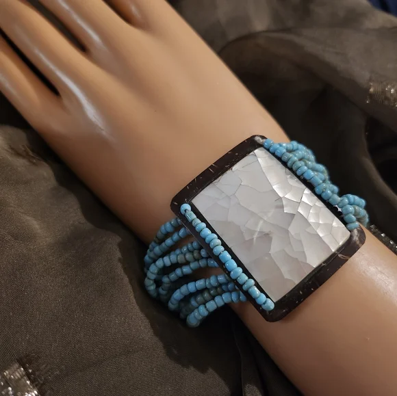 Turquoise Color Beaded Mother of Pearl Shell Stretchy Bracelet - Picture 1 of 7